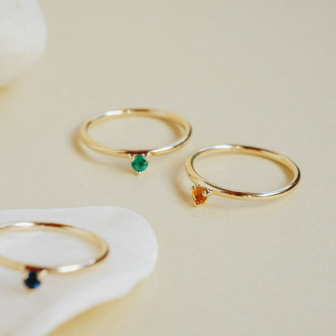 Three Claw Mini Peridot Ring in Yellow Gold